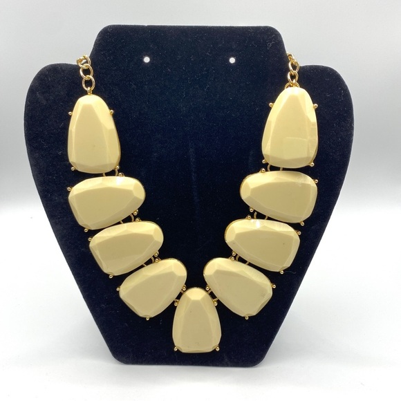 NATASHA Cream Acrylic Cabachon Statement Necklace - Picture 4 of 9